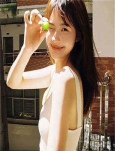 《最大胆的美女艺术照-忘忧草日本社区在线播放》